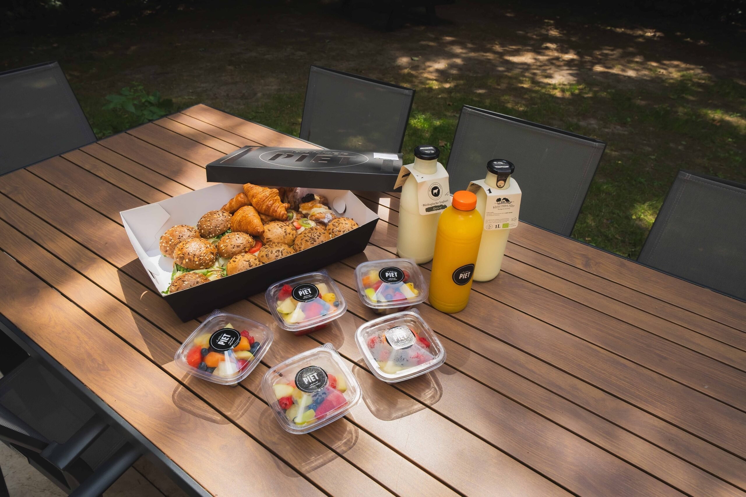 Boodschappen en verse broodjes